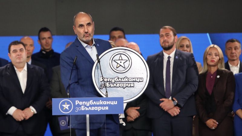 Име:  Ура, другари!.jpg
Разглеждания: 321
Размер:  46,0 КБ